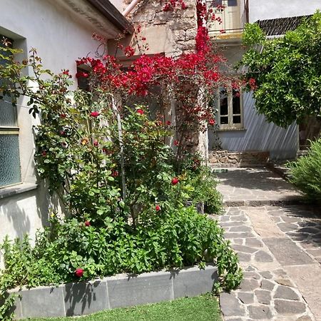 Tra Storia E Realta Bed & Breakfast Сардара Екстериор снимка